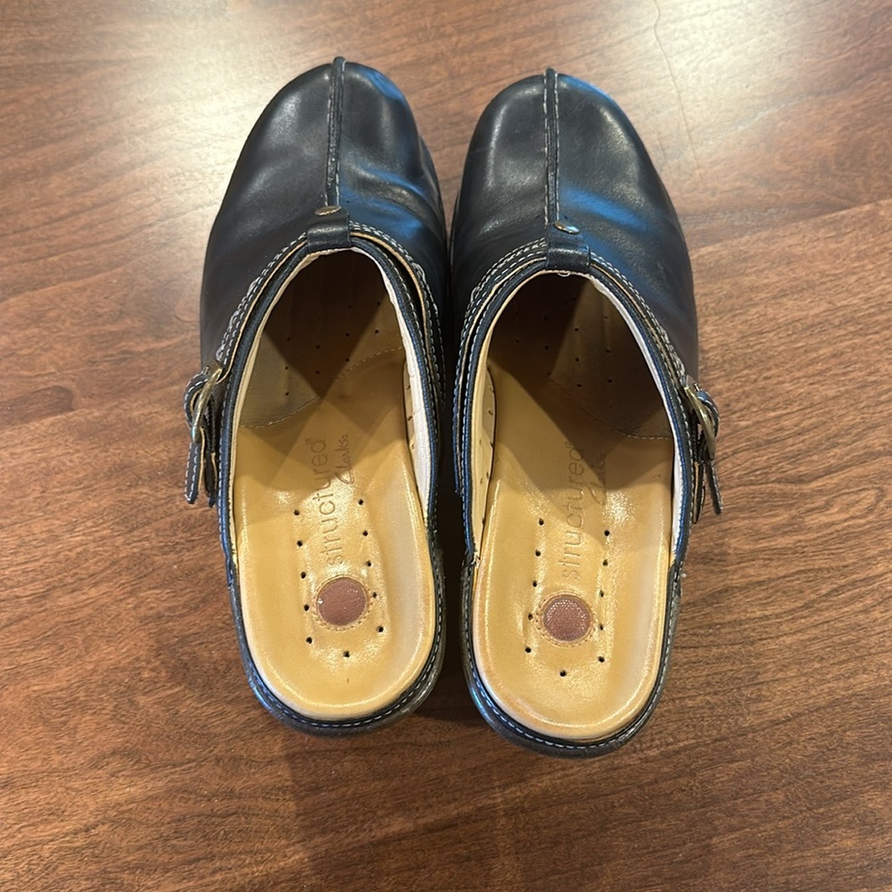 Unstructured Clarks Clogs Size 8.5 - image 3